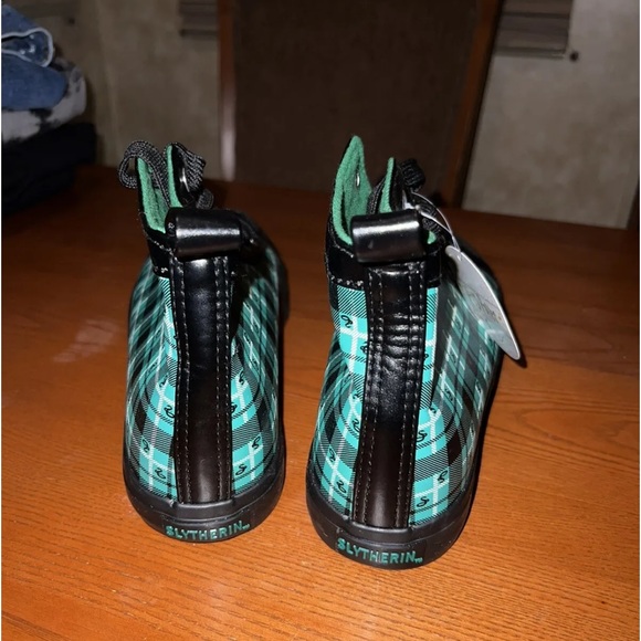 NEW RARE HOT TOPIC HARRY POTTER SLYTHERIN PLAID HI-TOP SNEAKERS MENS SIZE 9. - Picture 4 of 5